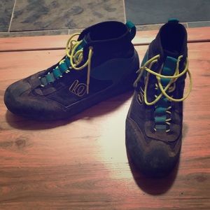 Men’s five ten water tennies